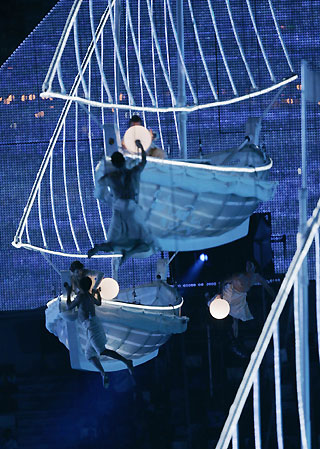 Performance artists acting as pearl divers participate in the rehearsal of the 15th Asian Games opening ceremony in Doha November 29, 2006. The opening ceremony will be held on December 1, 2006. 