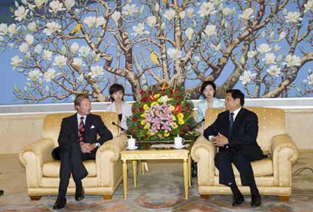 Liu Qi meets with Grand Duke of Luxembourg