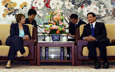 Liu Qi meets with British Sport Secretary