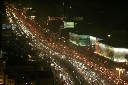 Heavy traffic stuns Beijing rush hour