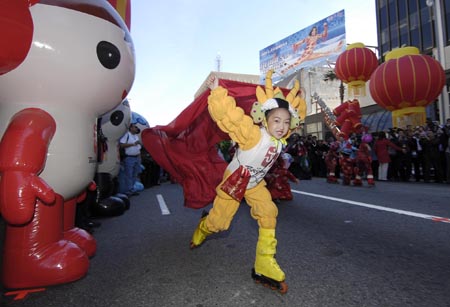 Beijing Olympic-themed gala stages in Hollywood