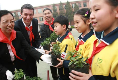 Pupils take part in water-saving campaign