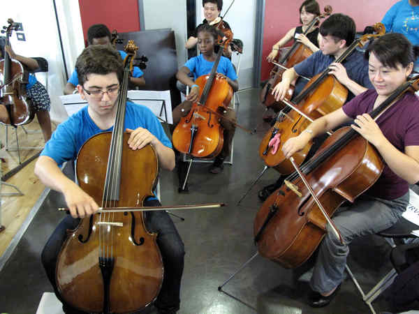 Musicians receive standing ovation in London