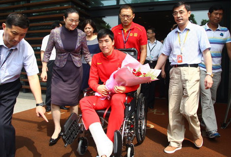 Liu Xiang returns to China after surgery