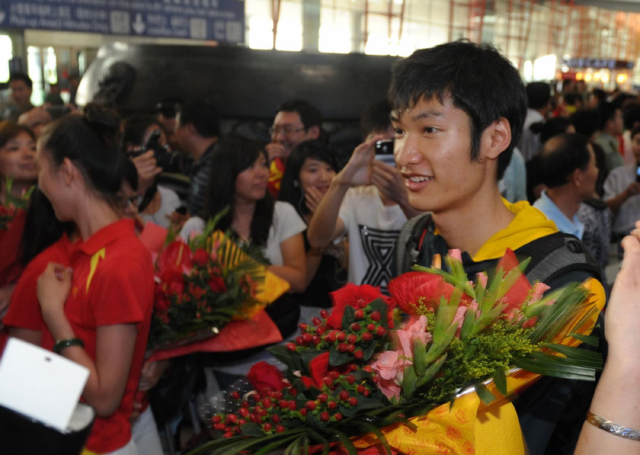 Olympic heroes receive warm welcome