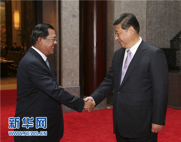 习近平会见柬埔寨首相洪森