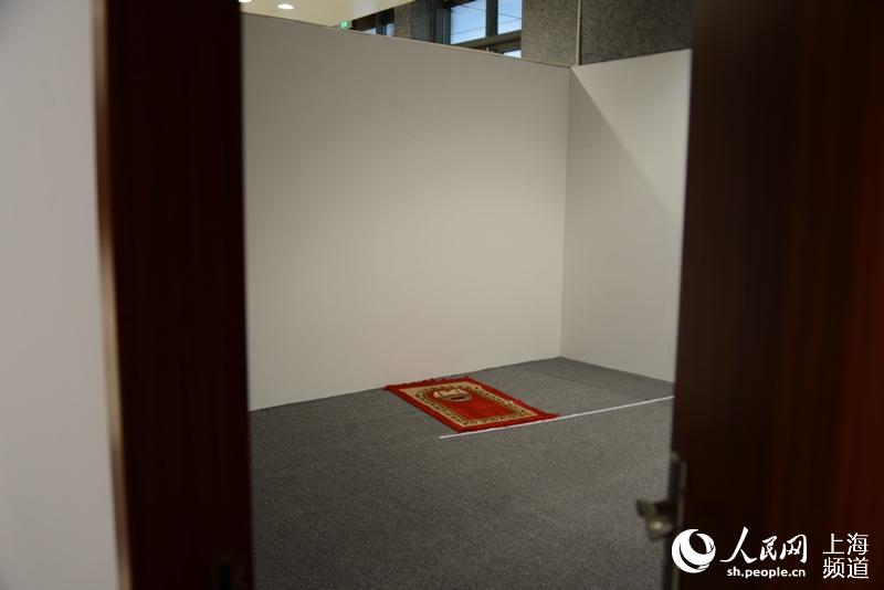 亚信峰会新闻中心区域设男女两个祈祷室（图）