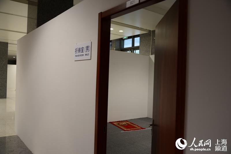 亚信峰会新闻中心区域设男女两个祈祷室（图）
