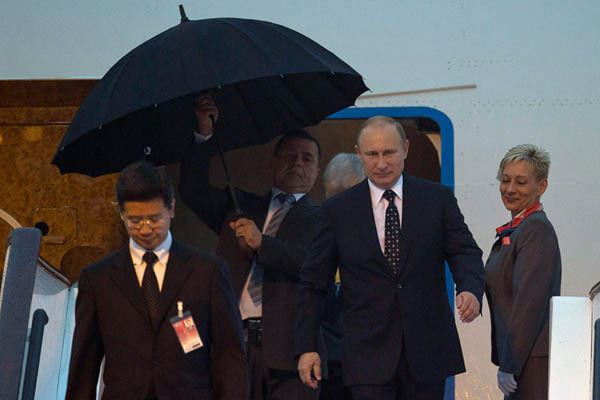 俄罗斯总统普京抵沪访华并出席亚信峰会