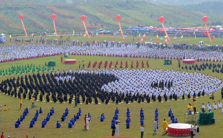 Tens of thousands of Kungfu fans perform Taiji