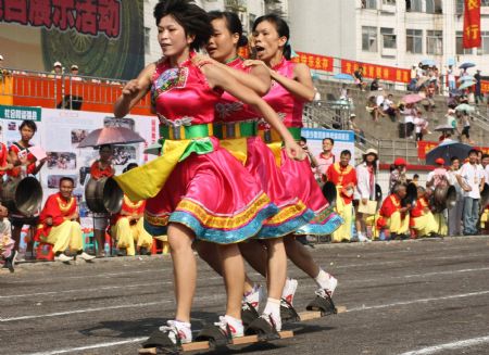 Stunt shows held to celebrate 60th National Day