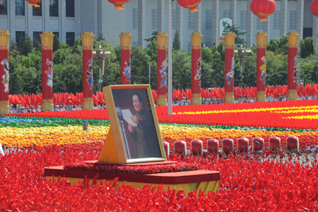 Portraits of CPC leaders paraded on National Day