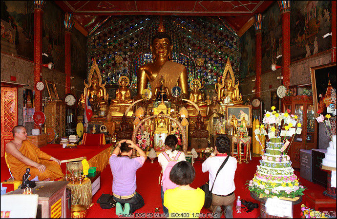 清迈：金碧辉煌的双龙寺