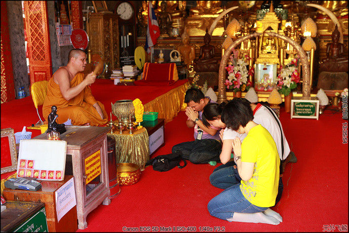 清迈：金碧辉煌的双龙寺