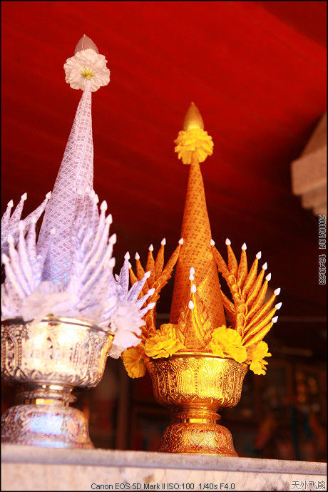 清迈：金碧辉煌的双龙寺