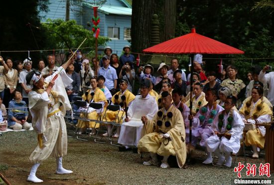 半裸开山仪式！日本引发“富士山热”(组图)