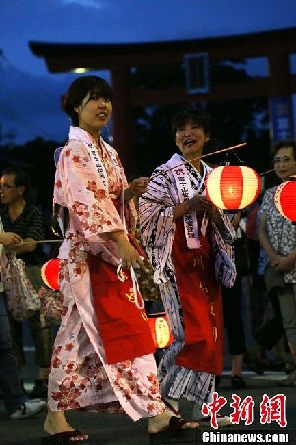 半裸开山仪式！日本引发“富士山热”(组图)