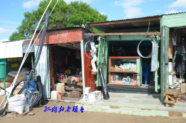 亲历赞比亚小镇市场 小鱼干一桶3元好便宜