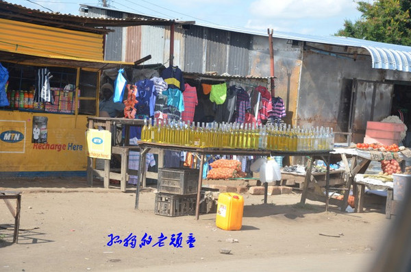 亲历赞比亚小镇市场 小鱼干一桶3元好便宜