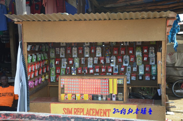 亲历赞比亚小镇市场 小鱼干一桶3元好便宜