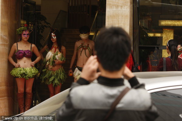 Vegetable bikinis on display in Xi'an