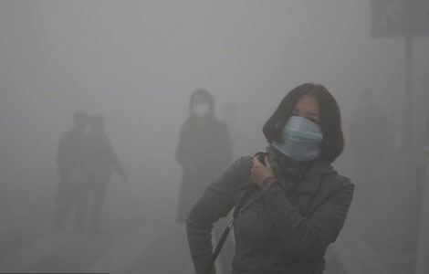 Smog closes schools, highways in NE China