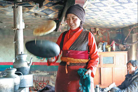 Stranded in heavy snow at Qomolangma