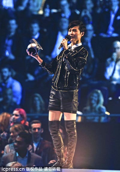 Li Yuchun wins 2013 MTV EMA Best Worldwid