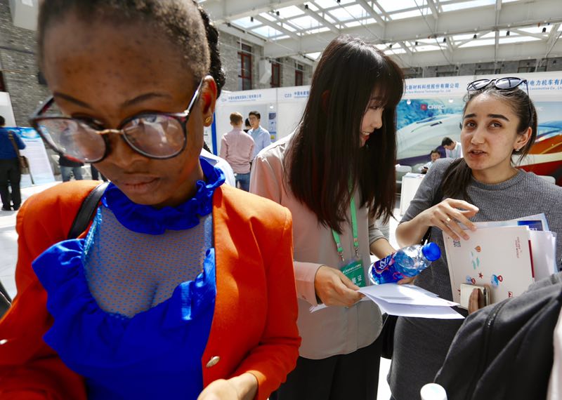 International students job hunt at career fair in Beijing