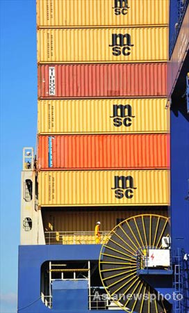 china s trade surplus falls 2 6 in first 3 quarters