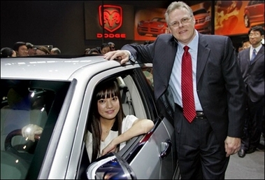 The chief executive officer of the Chrysler Group Tom LaSorda (R) poses with a Chrysler 300C at the Auto China 2006 in Beijing. LaSorda has said that DaimlerChrysler was still in talks with China's Chery Motors over a deal on building small cars.(AFP