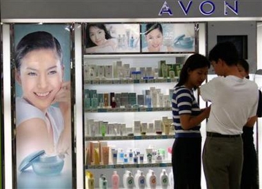 Avon to cut 1,300 jobs