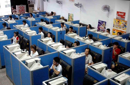 China tightens control on internet cafes