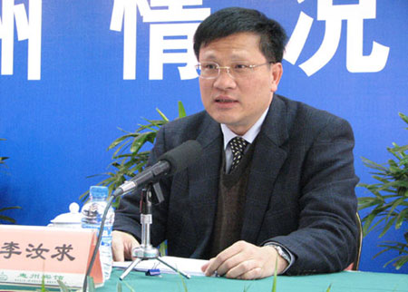 Newspapers free for villagers in Huizhou