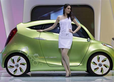 Model poses next to an EV-concept car