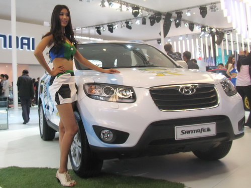 Hyundai show girl