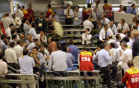 Dow finishes below 10,000 for first time since '04