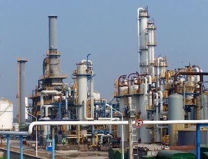 Oil refiners report huge losses in first nine months