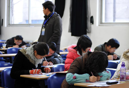 Young Chinese take part in postgraduate entrance exam
