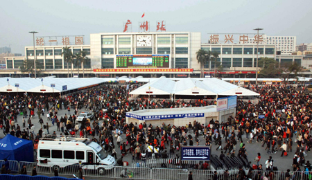 China's transport handles huge passenger flows