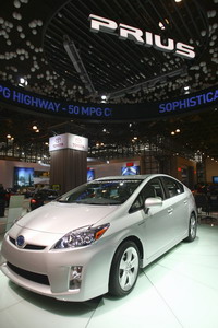 Hybrid car owners seek subsidies