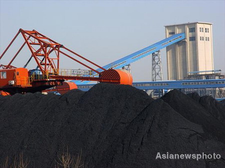 China's coal output hits 827m tons in Jan-April