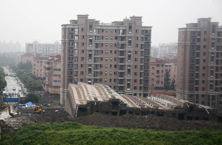 Building collapse kills one worker in Shanghai