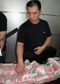 Police seize record haul of fake money