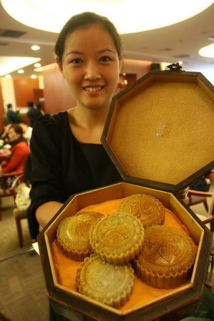Traditional mooncakes now find virtual outlets