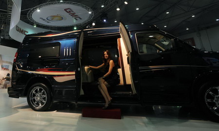 Luxury cars dazzle at Chengdu expo