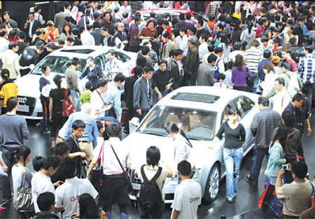 Light vehicle sales boom amid recovering economy