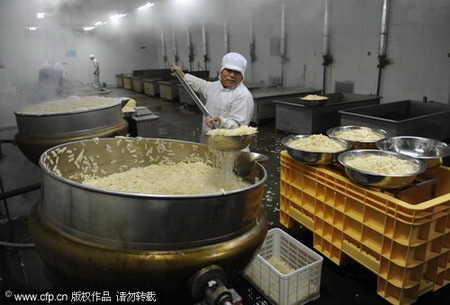 Chinese supplies feed survivors in Japan