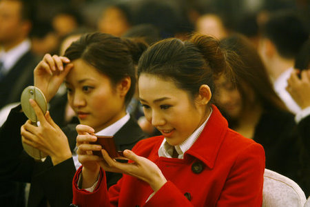 Hundreds seek a job in the clouds