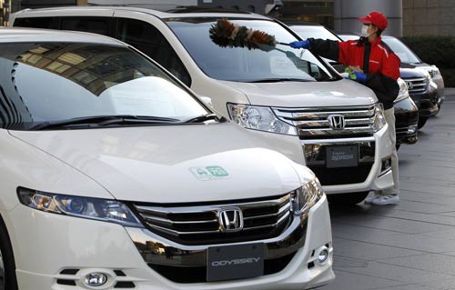 Honda slashes profit outlook on disasters, sees rebound